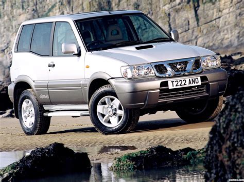 Fotos de Nissan Terrano II 3 puertas R20 UK 1999