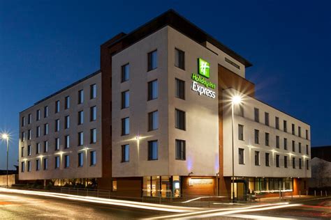 HOLIDAY INN EXPRESS CHELTENHAM - Updated 2021 Prices, Hotel Reviews ...