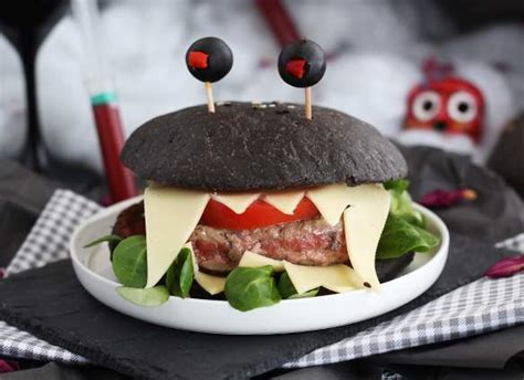 Halloween monster burger - Recipe Petitchef