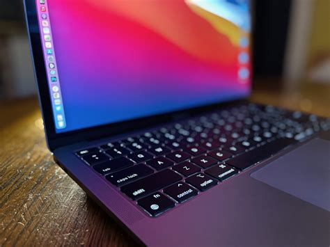 Macbook Air M1 : MacBook Air (M1, 2020) Review - EsquireDaily : Its anodized aluminum body comes ...