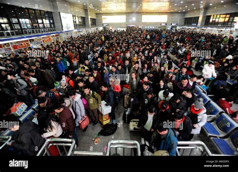 --FILE--A crowd of Chinese passengers queue up at the Beijing West ...