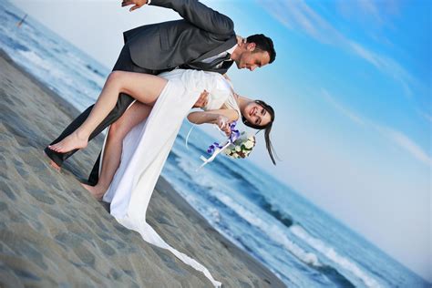 romantic beach wedding at sunset 12653611 Stock Photo at Vecteezy