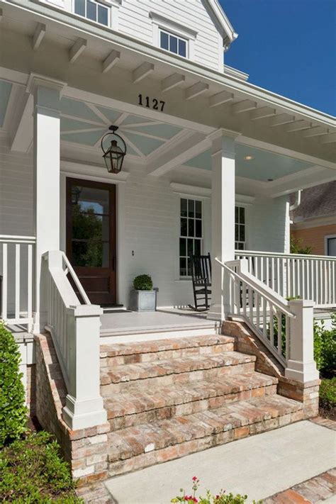 Pretty Farmhouse Front Porch Decorating Ideas #farmhousefrontporchdecoratingideas in 2020 ...