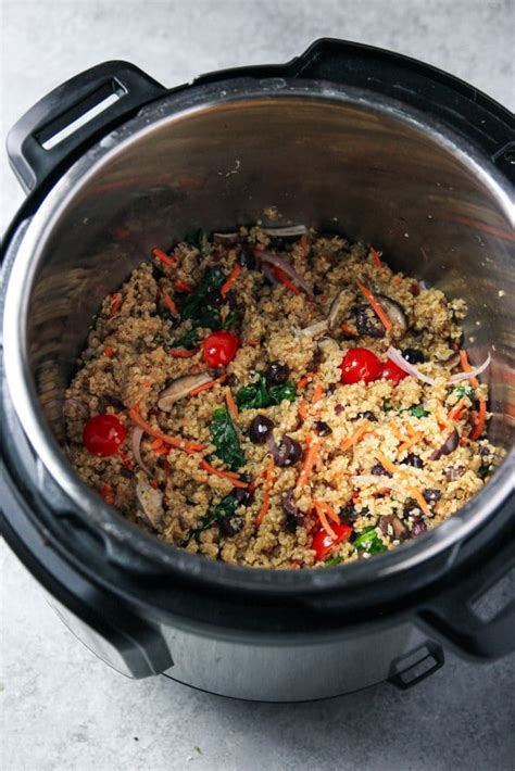 Instant Pot Mediterranean Quinoa | Garden in the Kitchen