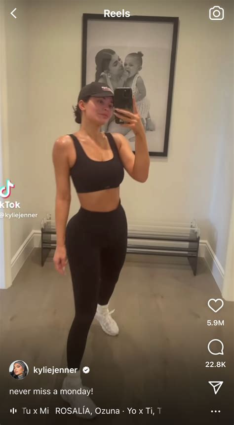 Kylie Jenner Workout Routine Photos: Abs, Outfits, More