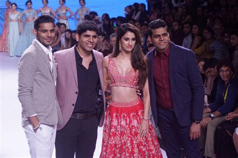 Disha Patani Walk The Ramp As ShowStopper For Designer Kalki Fashion at BTFW on 15th Oct 2018 ...