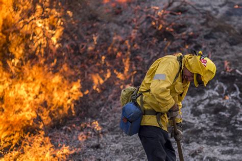 Los Angeles Is Battling The Biggest Wildfire In Its History And The Photos Are Unreal