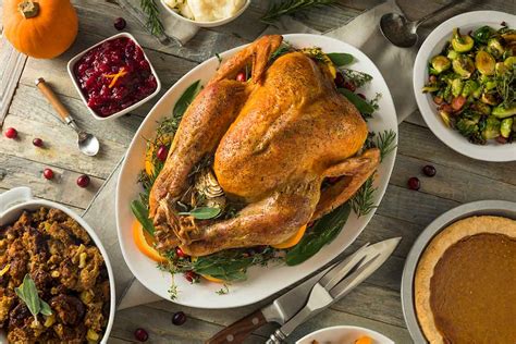 Volunteer to Deliver or Serve Thankgiving Meals with Your Family!