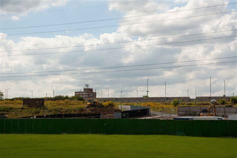 Tameside Citizen: Hattersley Tesco to be built beneath high voltage ...