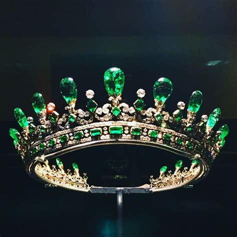 Revealed! Queen Victoria’s 1845 emerald diadem designed by Prince ...