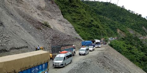 Dry landslide blocks Narayangarh-Muglin road | Nepalnews