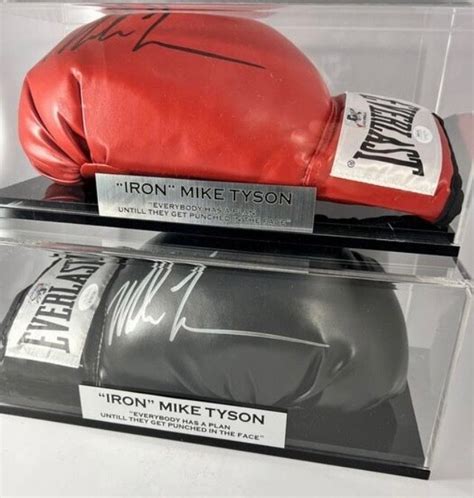 Mike Tyson - Boxing glove, Boxing gloves - Catawiki