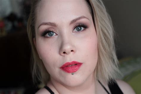 neutral smoky with red lips | Heidi Uusitorppa | Flickr