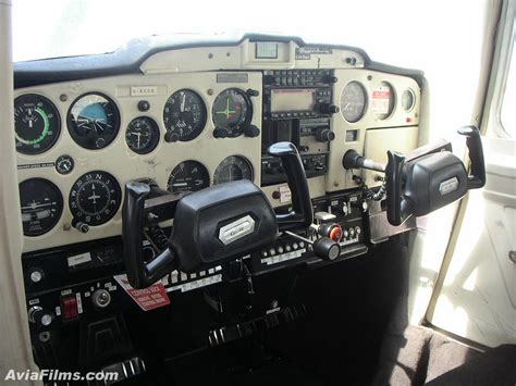 Cessna 152 Cockpit Diagram