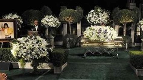 Celebrity friends, family say goodbye as Michael Jackson is buried ...