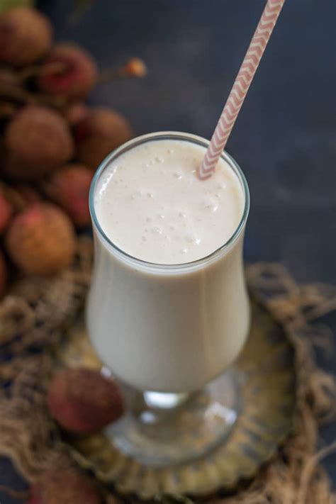 Lychee Smoothie Recipe (Litchi Smoothie) - Whiskaffair