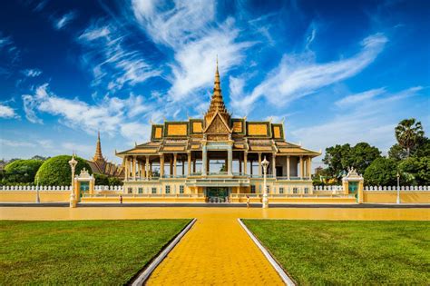 Best Hostels in Phnom Penh for Solo Travellers, Couples, & Groups ...