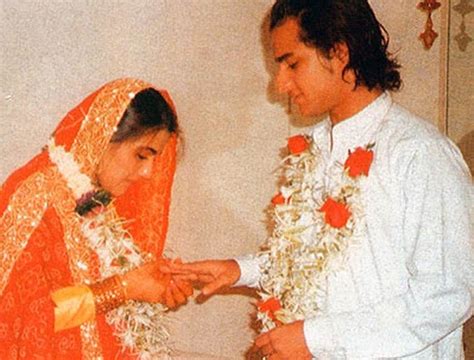 Did Saif say 'Thank you beta' to Kareena on his wedding in 1991? : Saif-Kareena wedding, News ...