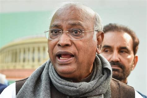 Mallikarjun Kharge | Congress president Mallikarjun Kharge falls ill during speech in Jammu and ...