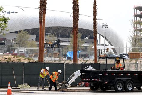 Chargers News Taylor Swift: SoFi Stadium begins to see concert ...