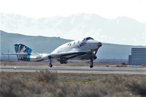 SpaceShipTwo carries three people for the first time – Cosmic Log