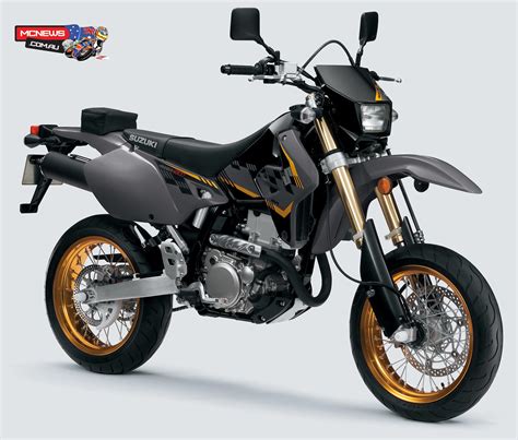 2016 Suzuki DR-Z400SM drifts into town | MCNews