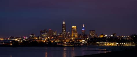 Cleveland Ohio Skyline Night Photography | Ohio skyline, Skyline, Night photography