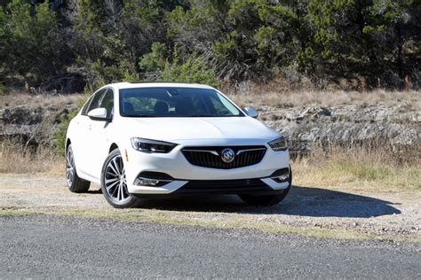 Buick Buick Regal Sportback Photos, and Specs. 2.0i (250 hp) 9-AKP, 2.0i (252 hp) 8-speed 4x4, 3 ...