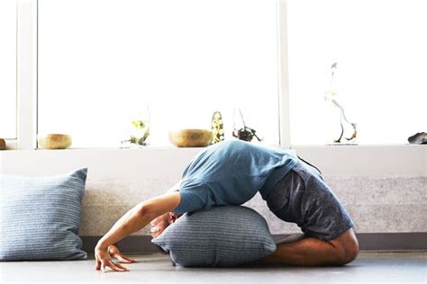 7 Relaxing Bedtime Yoga Poses to Help You Sleep Better | The Natural Side