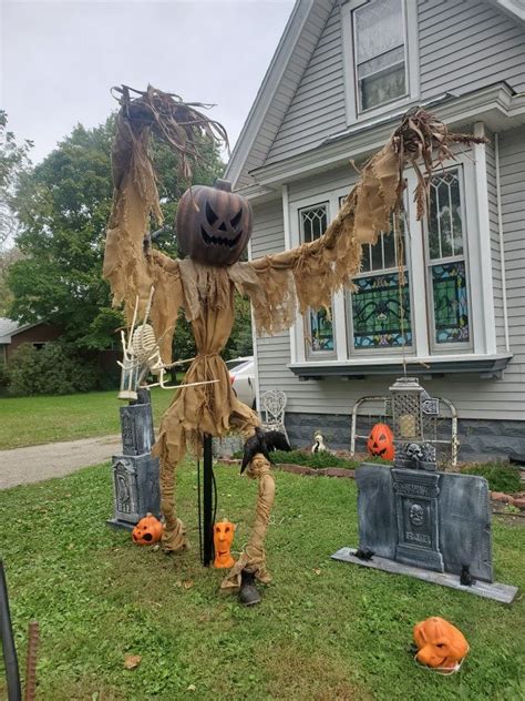 Diy scarecrow Halloween decoration. Pvc body. | Halloween scarecrow, Halloween outdoor ...