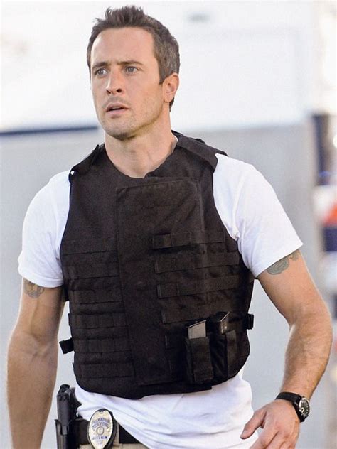 Hawaii Five-0 - Commander (Steve McGarrett | Alex O'Loughlin) #25 ~ Because Steve looks great in ...