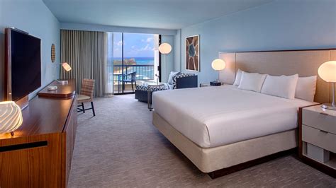 Waikiki Ocean View Suites with Balconies | Hyatt Regency Waikiki