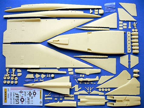 1/144 scale North American XB-70 Valkyrie - Mach-3 strategic bomber