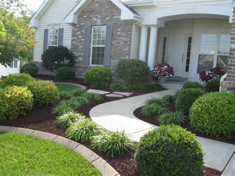 20 Simple But Effective Front Yard Landscaping Ideas