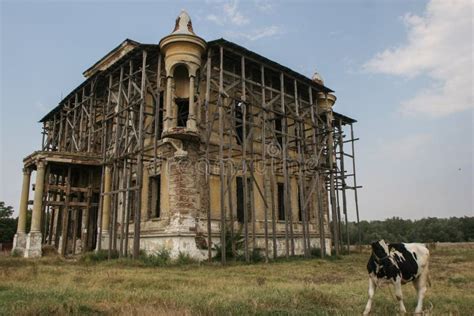 Old Abandoned House Under Renovation Stock Photo - Image of building, abandoned: 42415028