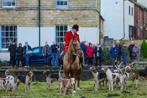 Boxing Day hunts ride out in defiance to Theresa May | Daily Mail Online