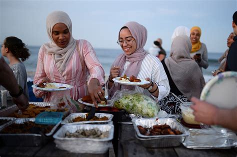 Muslims around the world celebrate Eid al-Fitr holiday as Ramadan ends | Al Arabiya English