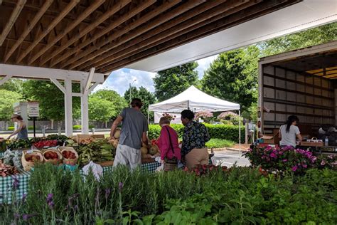 7 Vibrant Farmers' Markets in Charlotte To Buy Fresh, Seasonal Produce