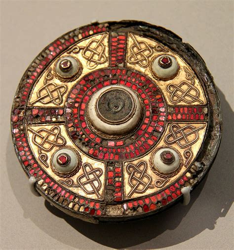 Broaching the subject: the geometry of Anglo-Saxon composite brooches - Medievalists.net