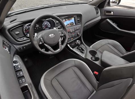 2011 Kia Optima interior | TheDetroitBureau.com