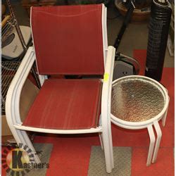 SET OF 4 METAL GARDEN CHAIRS & 2 GLASS SIDE