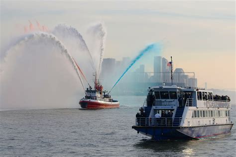 24 Dramatic Pictures Of The “Miracle On The Hudson” On The 10-Year Anniversary