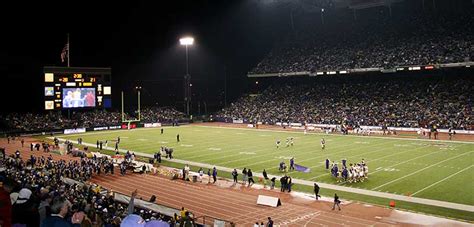 Washington Huskies Football Tickets & 2024 Games | Vivid Seats