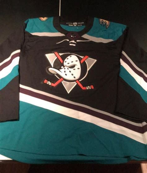 My first Adidas jersey 😍 : r/hockeyjerseys