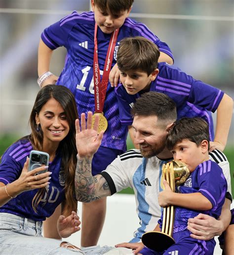 Lionel Messi Celebrates World Cup Victory with Family [Images] - Lens