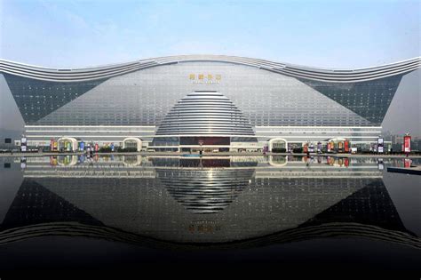 World's largest building: Chengdu's 18.3 million sq ft 'New Century Global Centre' [2048x1363 ...