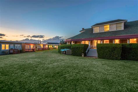 A bayfront Hampton Bays inn & restaurant lists for $4.75M - Curbed Hamptons