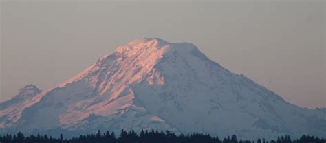 Mount Rainier at sunrise : r/Washington