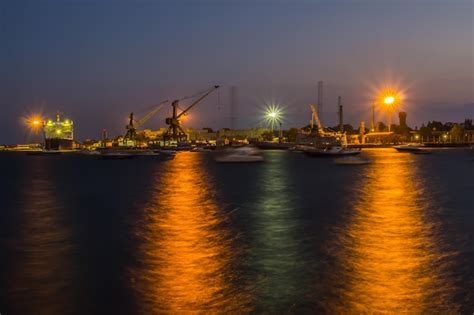 Premium Photo | Port at night