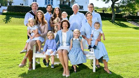 The Swedish Royal Family Achieves Insta Perfection With Their Flawless Summer Portrait - Vogue